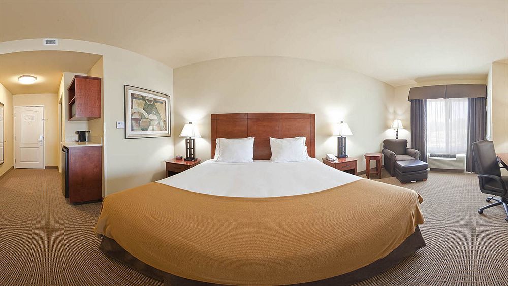 Holiday Inn Express & Suites - Valdosta, An Ihg Hotel Exterior photo